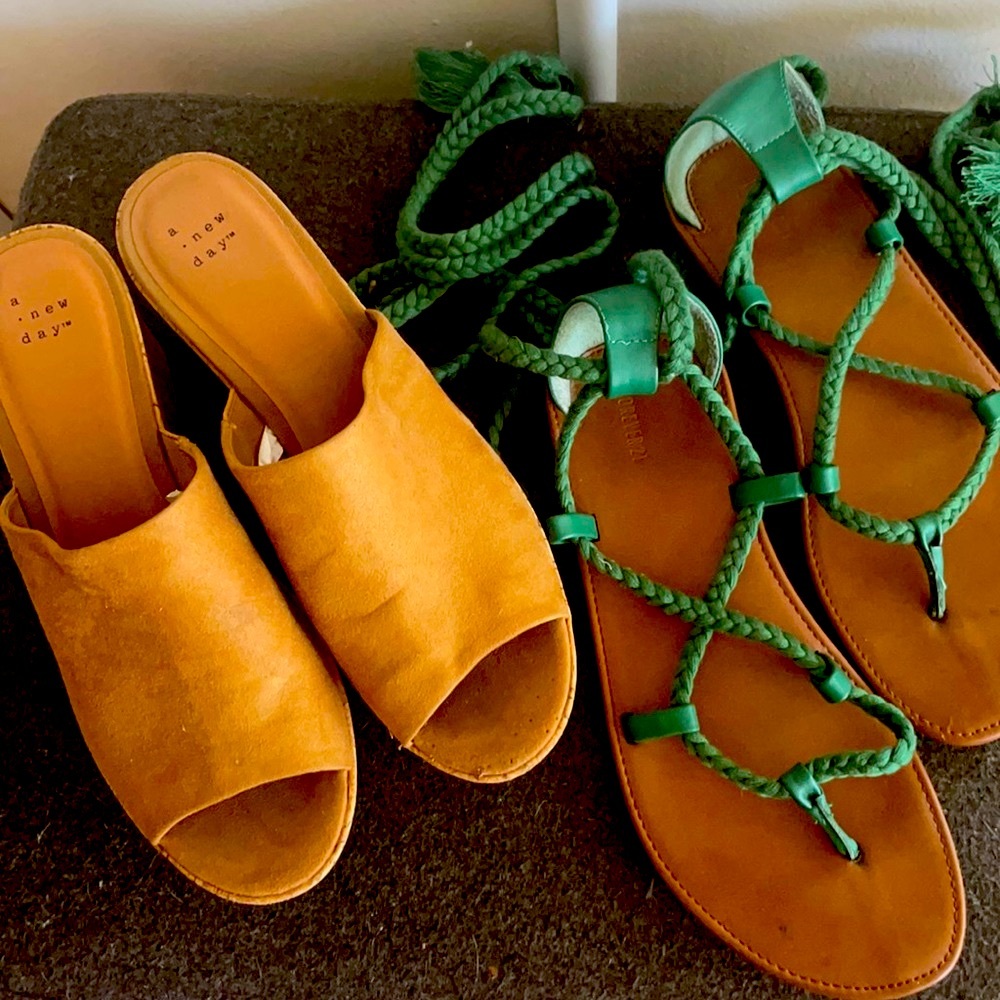 2 pairs of summer shoes sold together !!